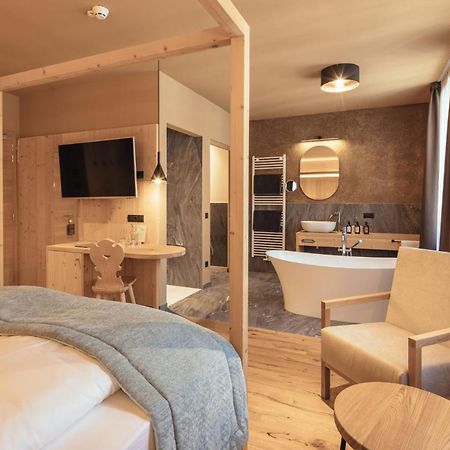 Tirolerhof Hotel San Leonardo in Passiria Eksteriør billede