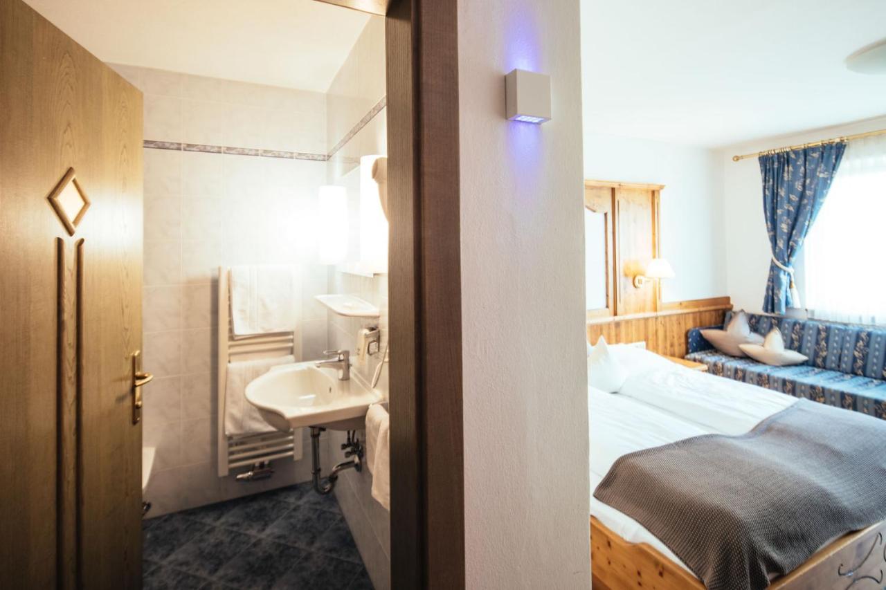 Tirolerhof Hotel San Leonardo in Passiria Eksteriør billede